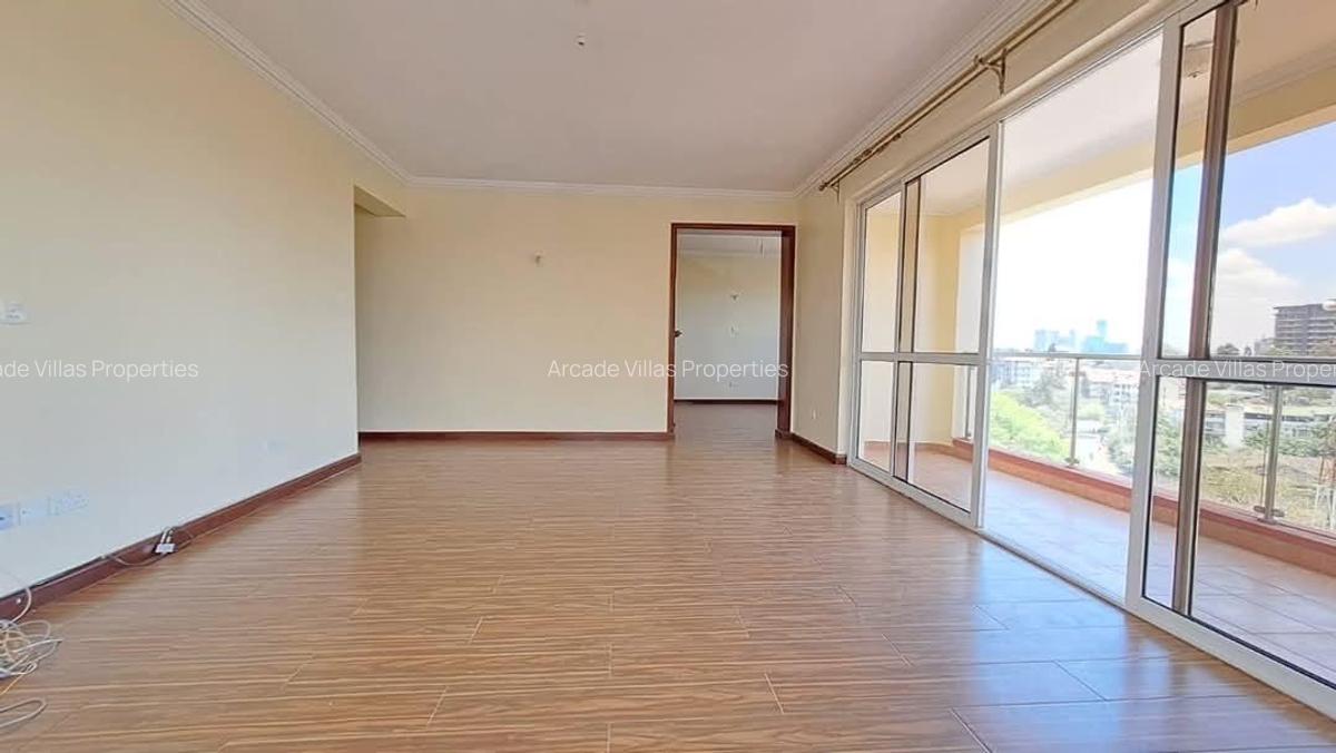 3 Bed Apartment with En Suite in Riverside - 3