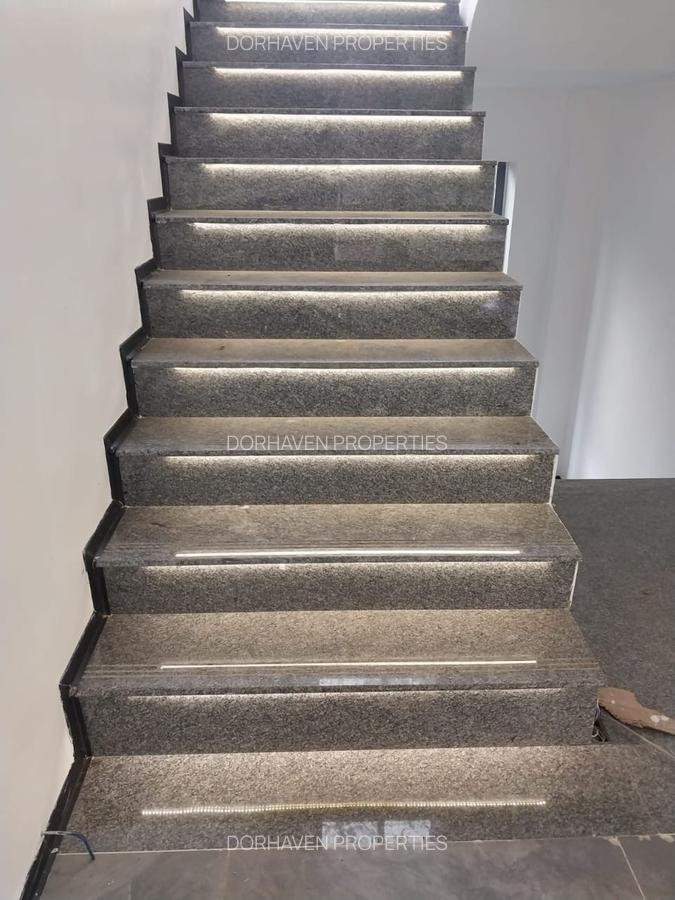 5 Bed Villa with En Suite at Lavington - 4