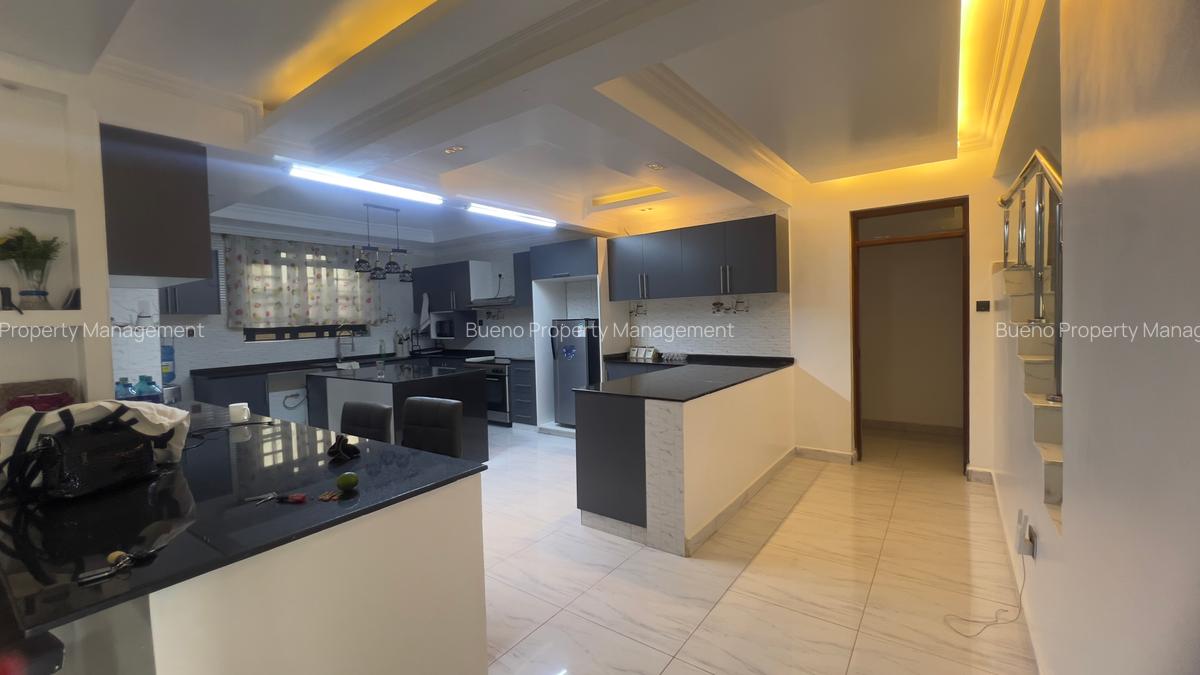 5 Bed House with En Suite at Croton Ridge - 9