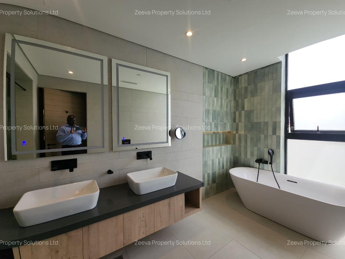 5 Bed Villa with En Suite in Westlands Area - 14