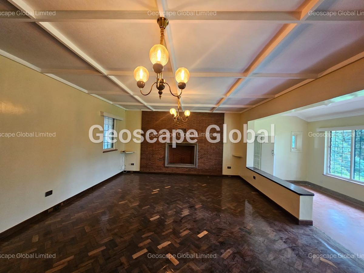 4 Bed House with En Suite in Rosslyn - 10