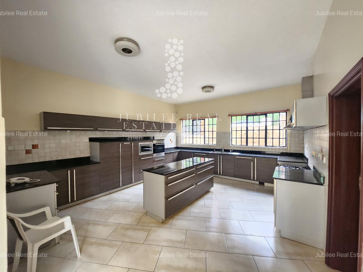 5 Bed Townhouse with En Suite in Lower Kabete - 11