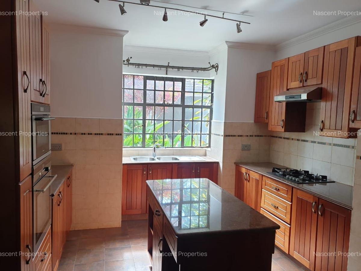 4 Bed Villa with En Suite in Spring Valley - 7