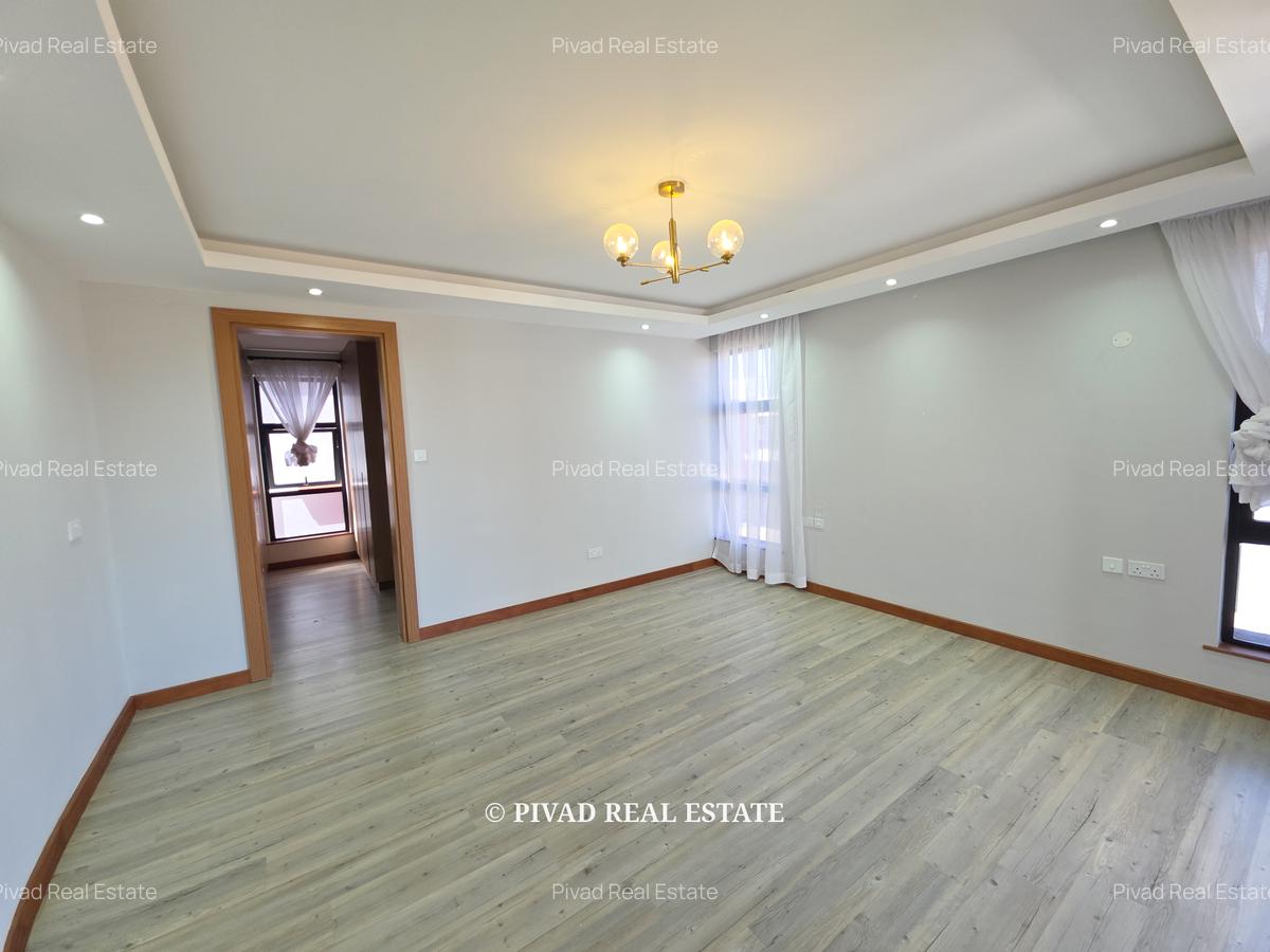 4 Bed Townhouse with Swimming Pool in Membley - 9