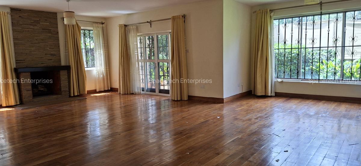 5 Bed Townhouse with En Suite in Spring Valley - 5