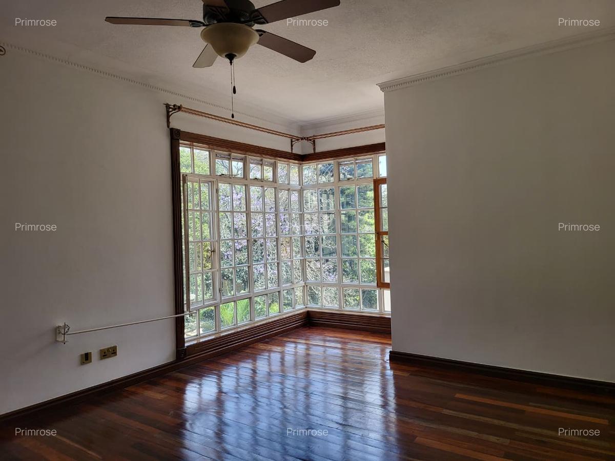 4 Bed Townhouse with En Suite in Westlands Area - 9