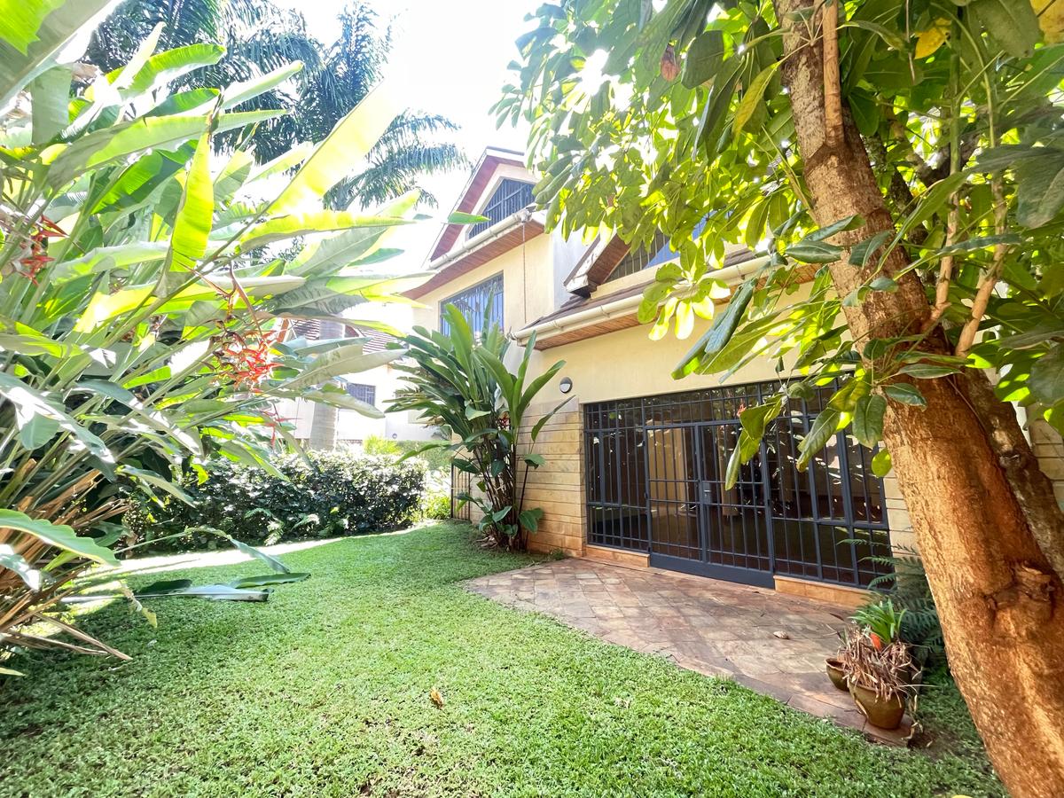 5 Bed Townhouse with En Suite in Lavington - 2