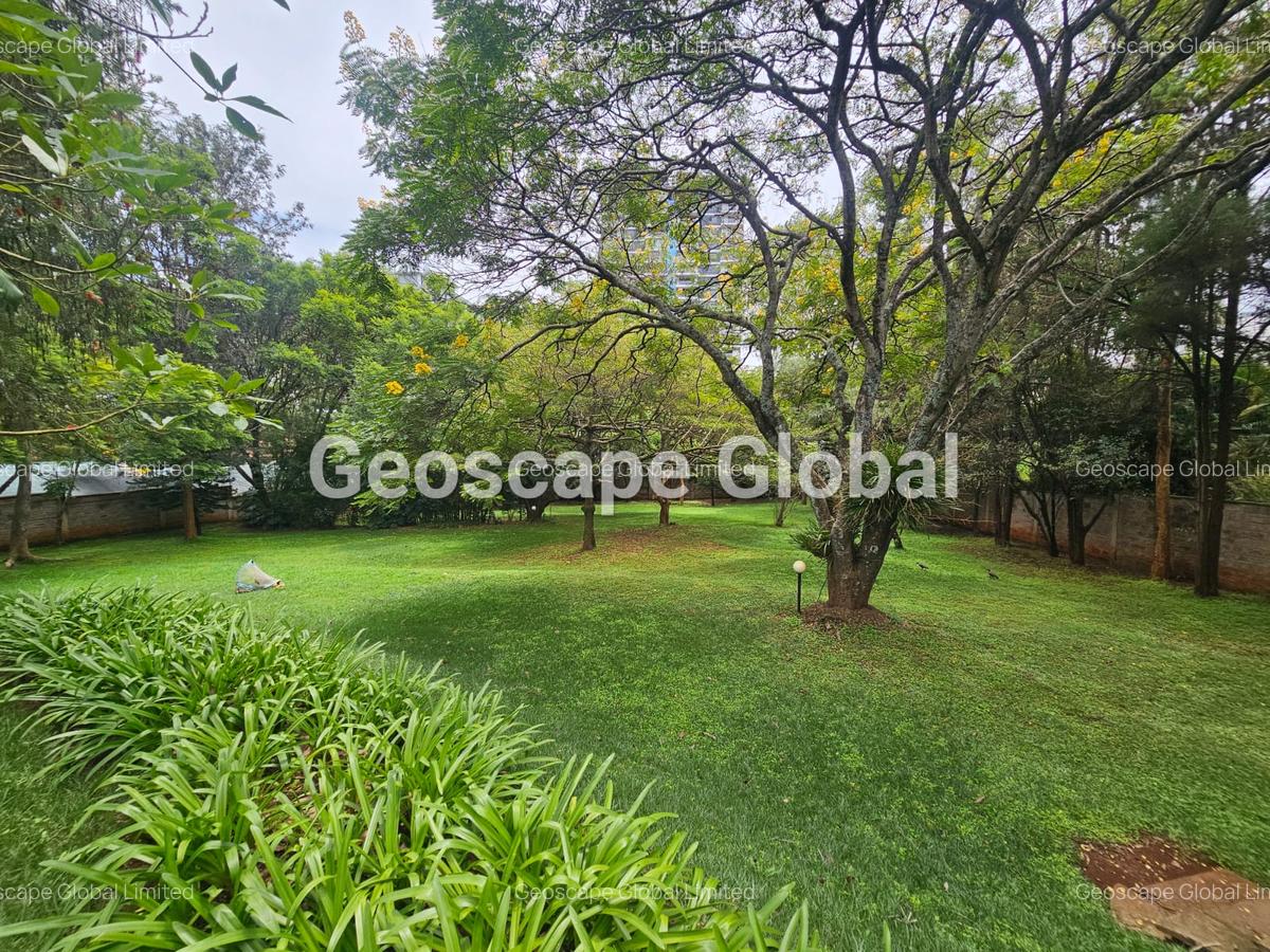 4 Bed House with En Suite in Lavington - 8