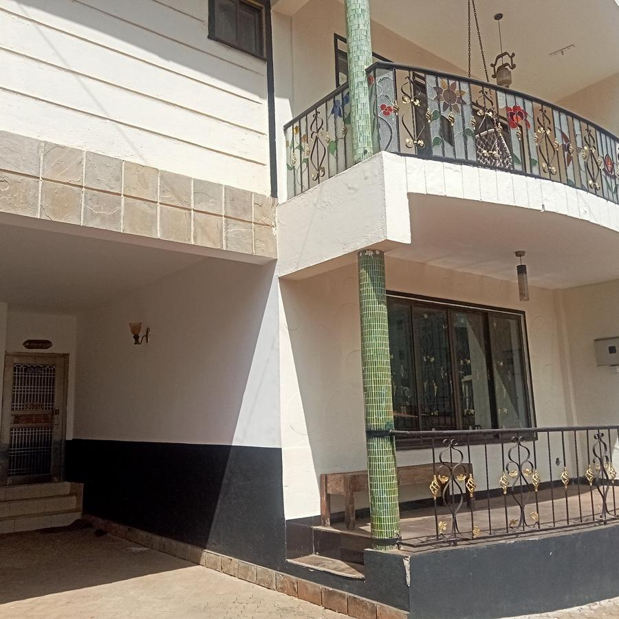 4 Bed Townhouse with En Suite at Parklands - 1