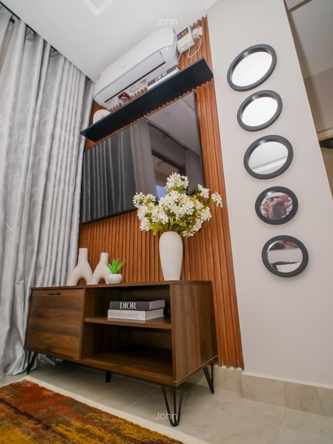 Serviced 2 Bed Apartment with En Suite at 1St Ave - 9
