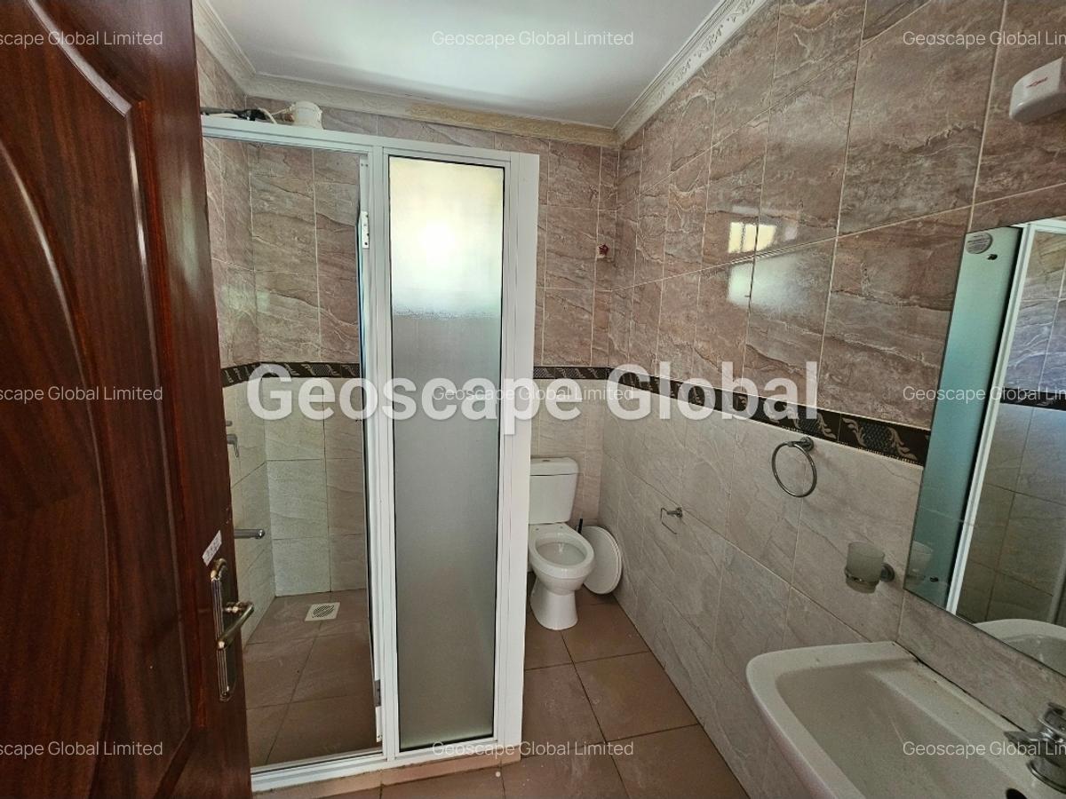 5 Bed Townhouse with En Suite in Kyuna - 5