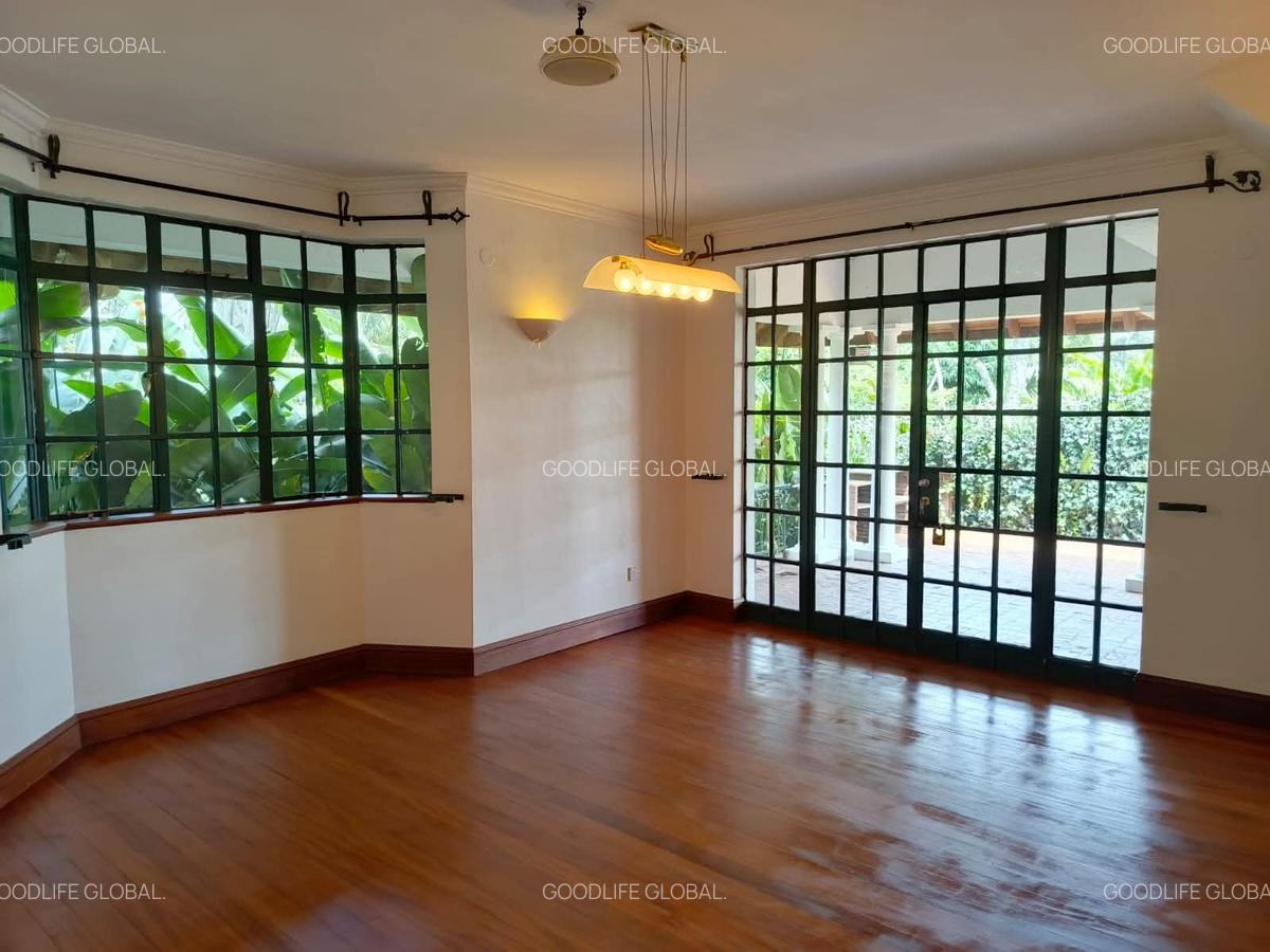 4 Bed House with En Suite at Ridgeways - 14