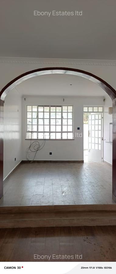 5 Bed Townhouse with En Suite in Lavington - 2