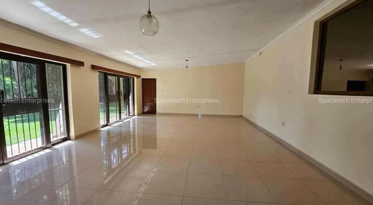 4 Bed House with En Suite in Runda - 11