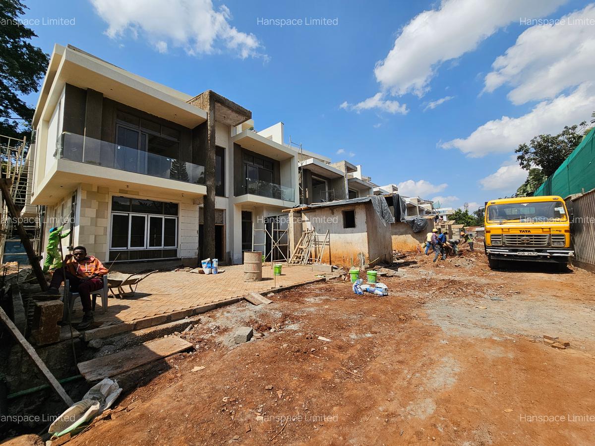 5 Bed Villa with En Suite in Lavington - 5