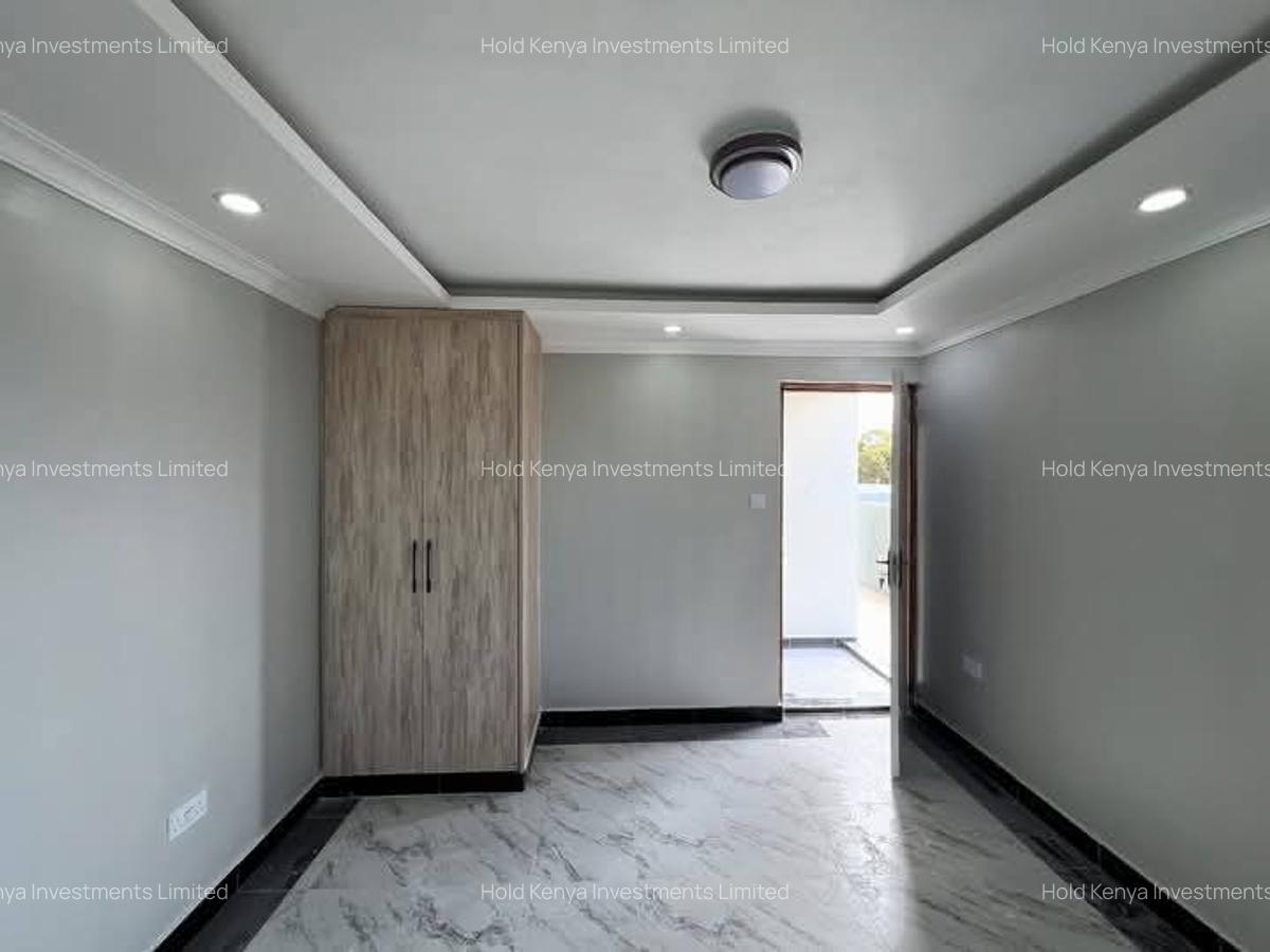 4 Bed House with En Suite at Riverside Drive - 10