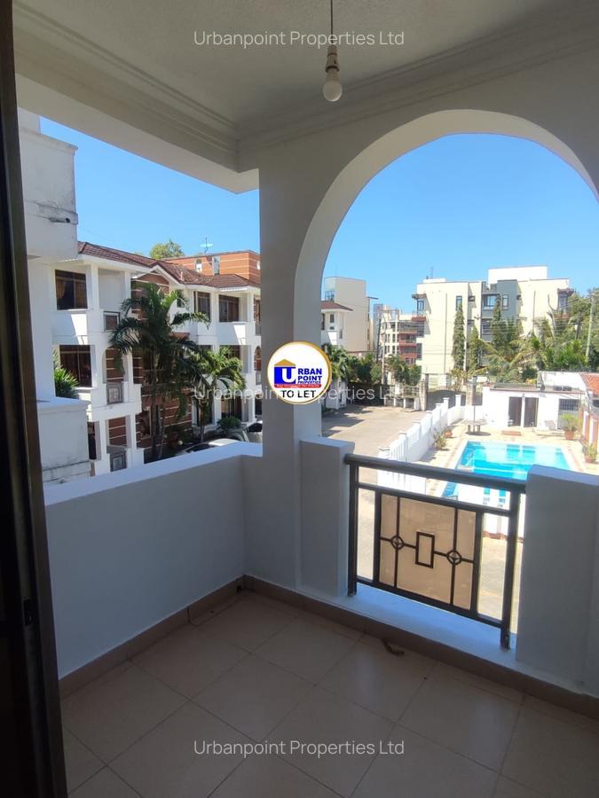2 Bed Apartment with En Suite at Greenwood - 13