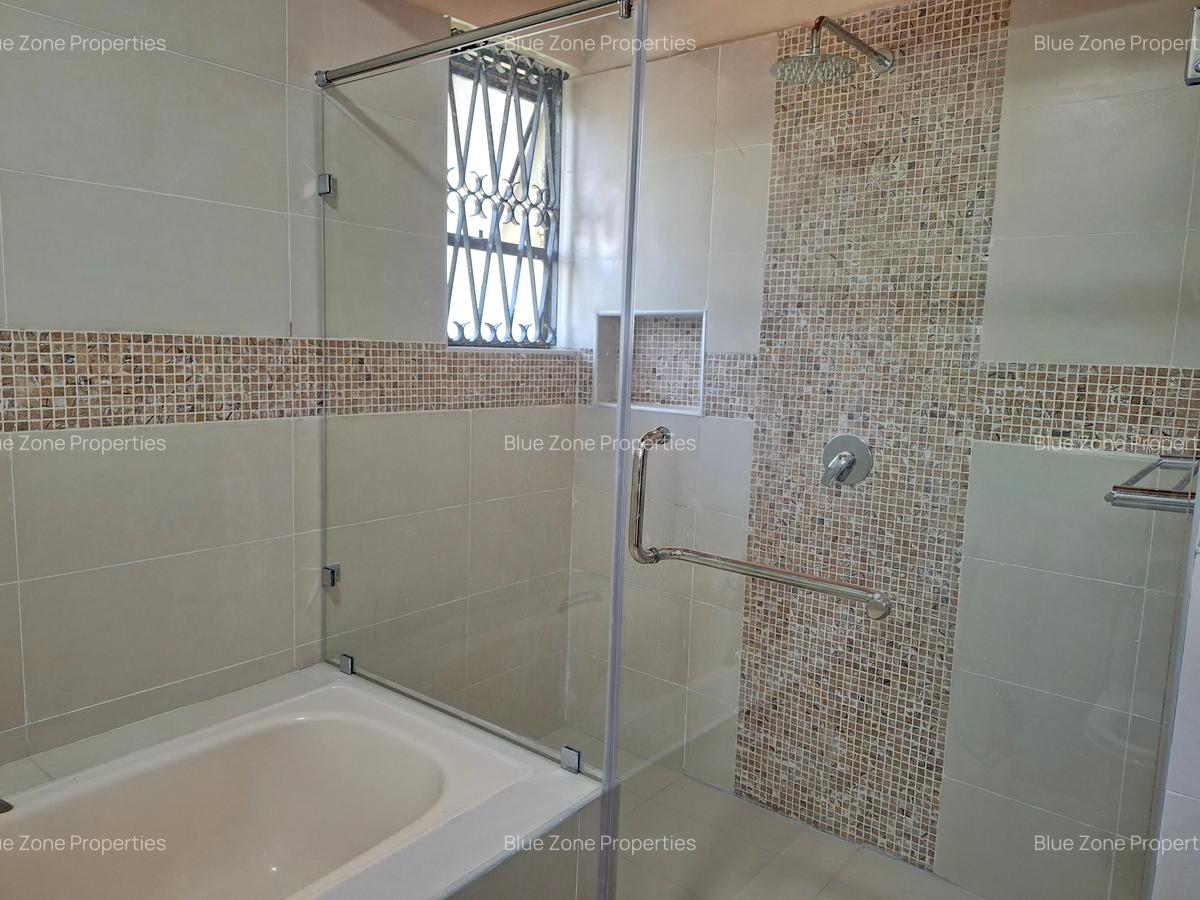 4 Bed House with En Suite at Off Mimosa Rd - 12