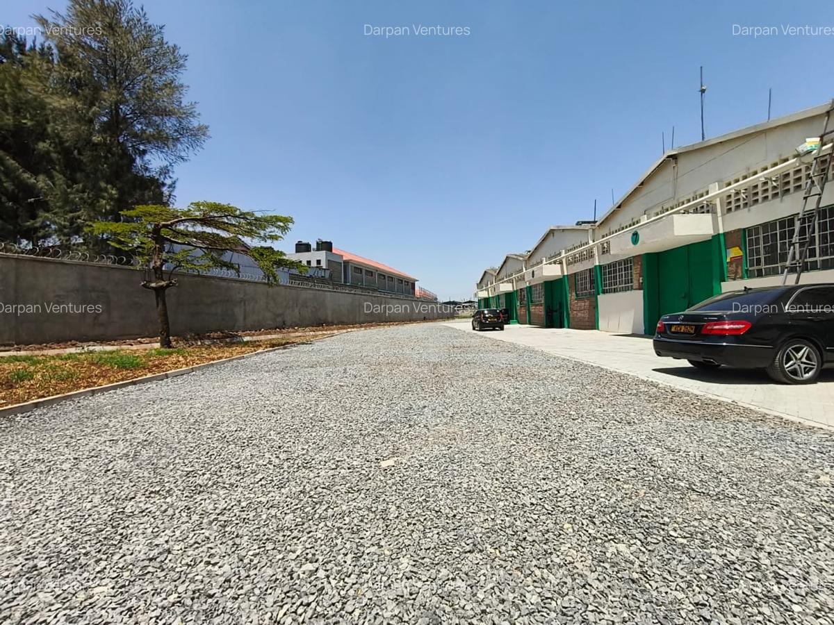 5,197 ft² Warehouse with Service Charge Included in Industrial Area - 6