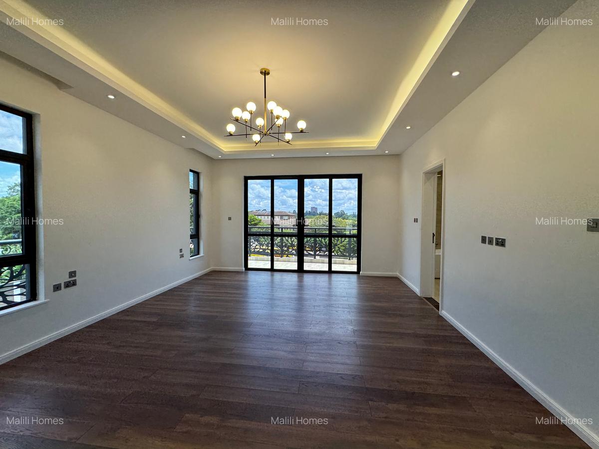 5 Bed Townhouse with En Suite in Lavington - 9