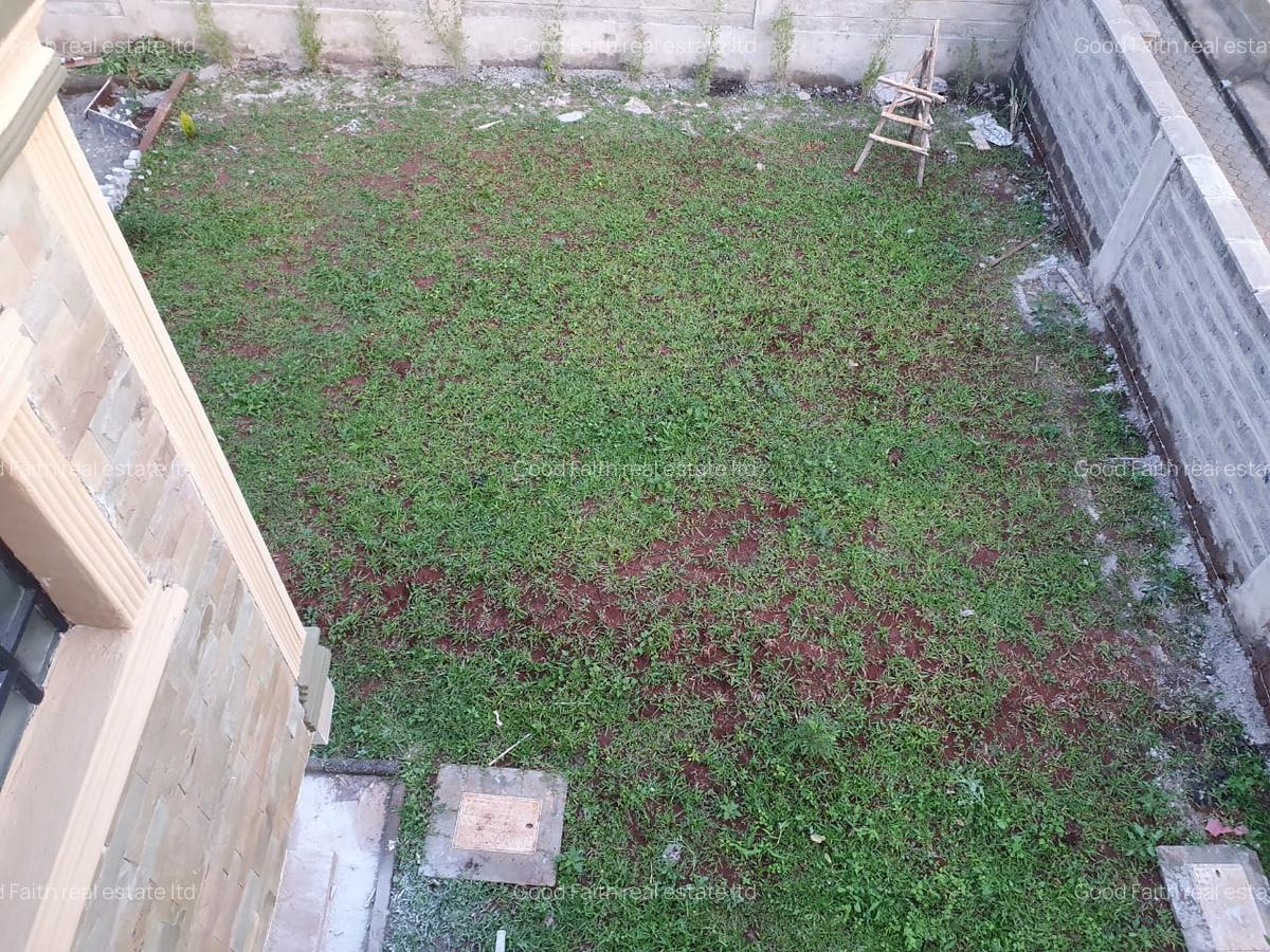 6 Bed House with En Suite in Ridgeways - 19