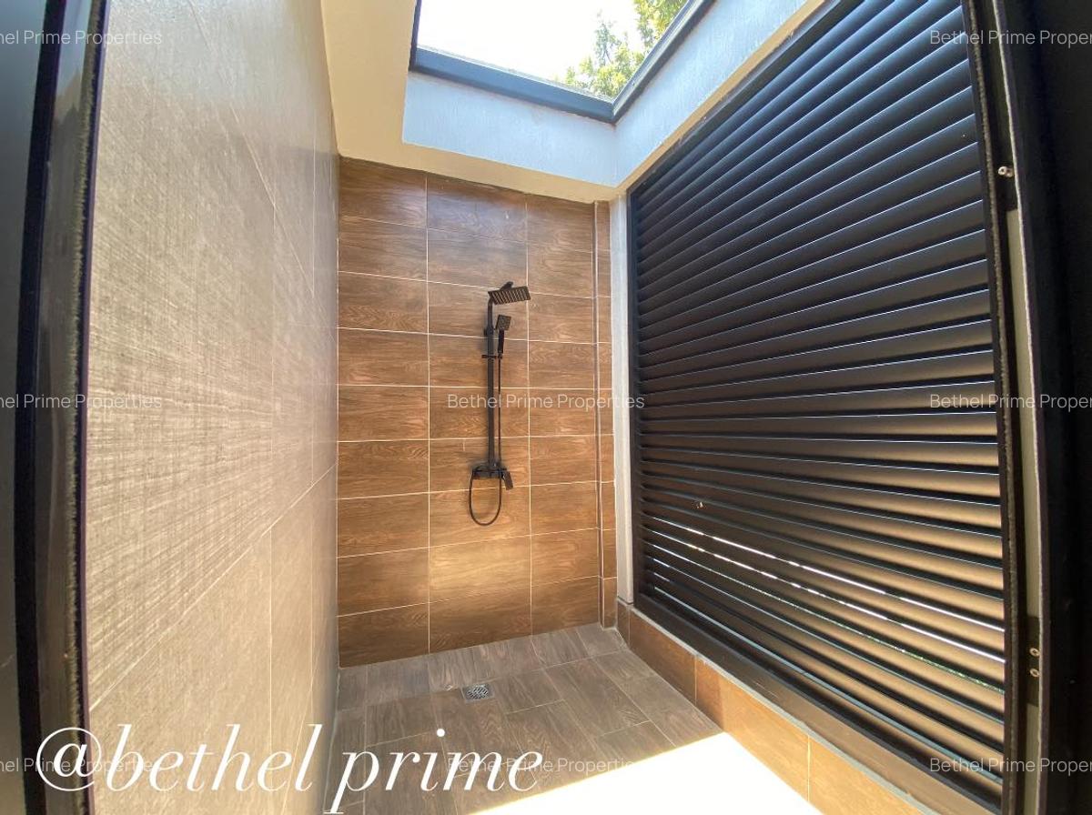 4 Bed Villa with En Suite in Lavington - 10