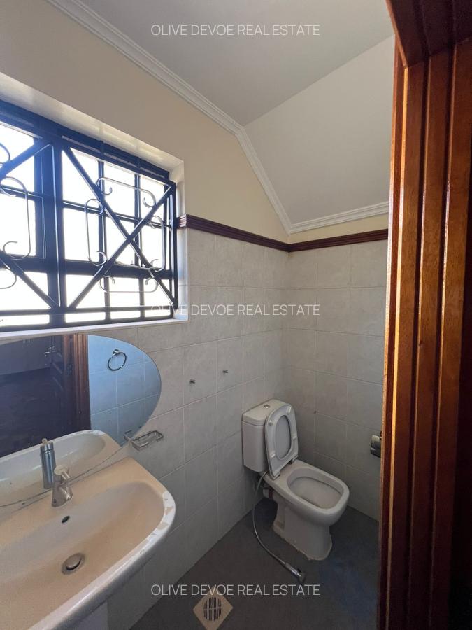 5 Bed Townhouse with En Suite in Kileleshwa - 12
