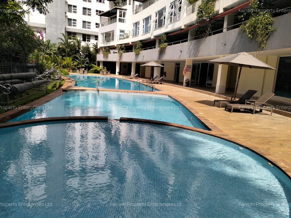 4 Bed Apartment with En Suite in Brookside - 20