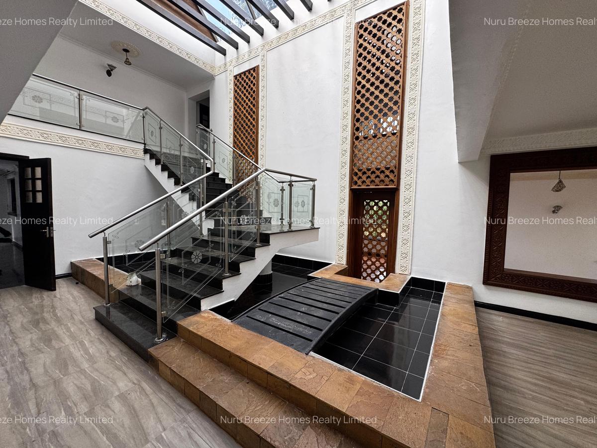 5 Bed House with En Suite in Runda - 4