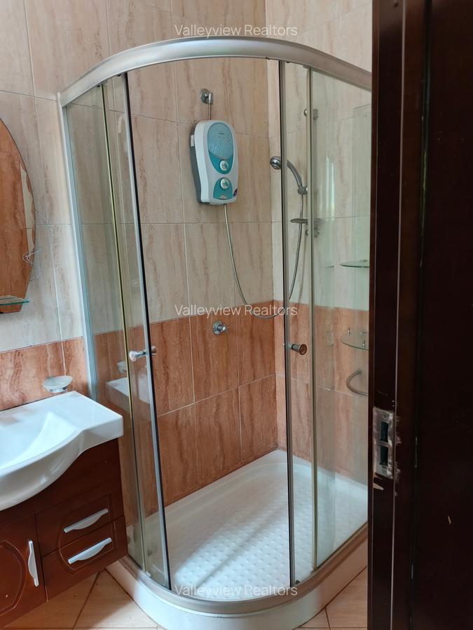 5 Bed Townhouse with En Suite at Lavington - 7