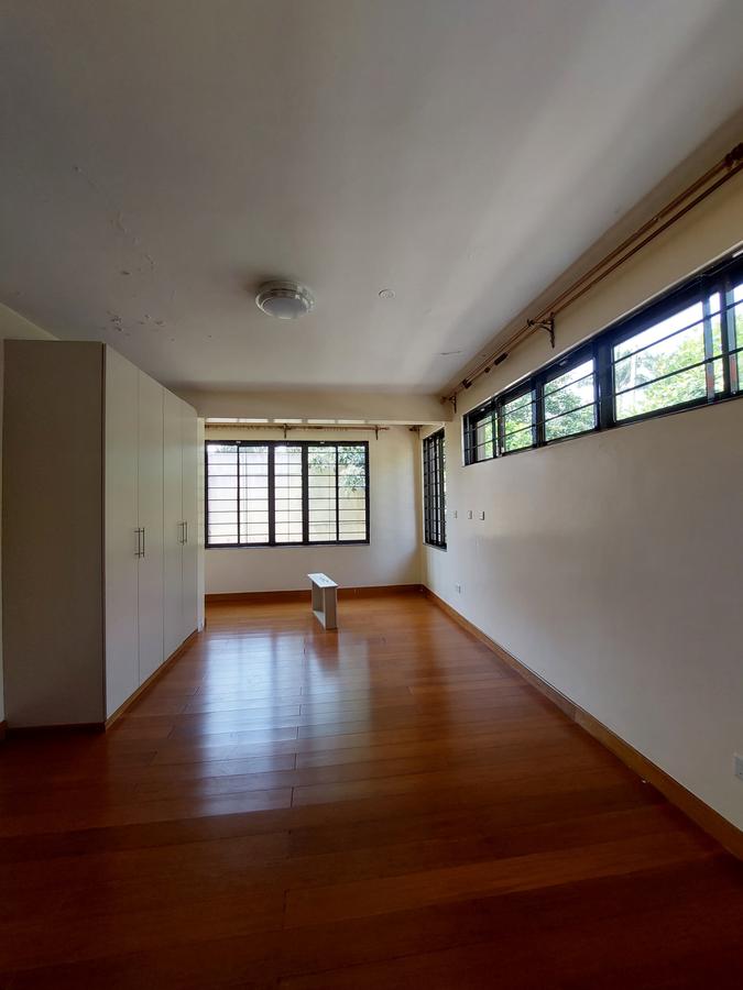 5 Bed Townhouse with En Suite in Lavington - 17