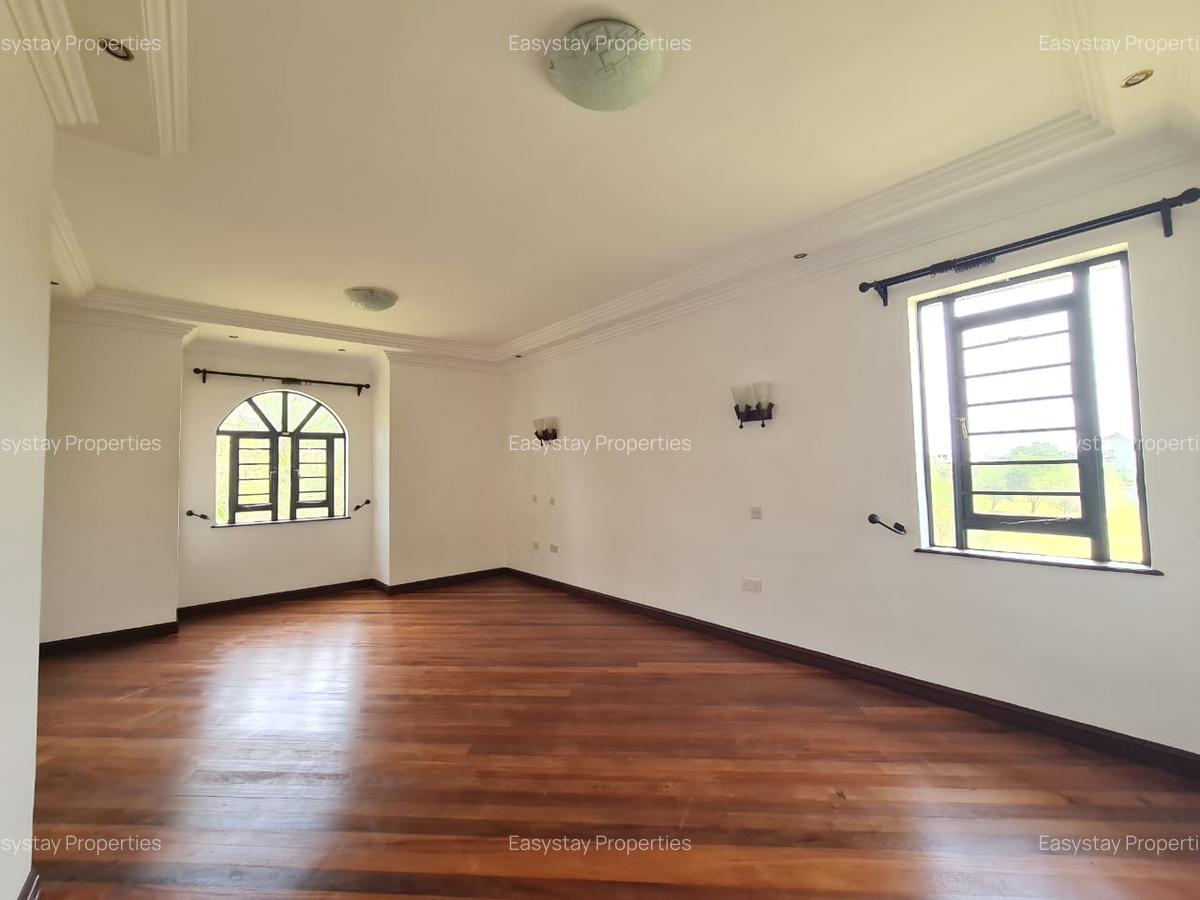 4 Bed Townhouse with En Suite in Ridgeways - 9