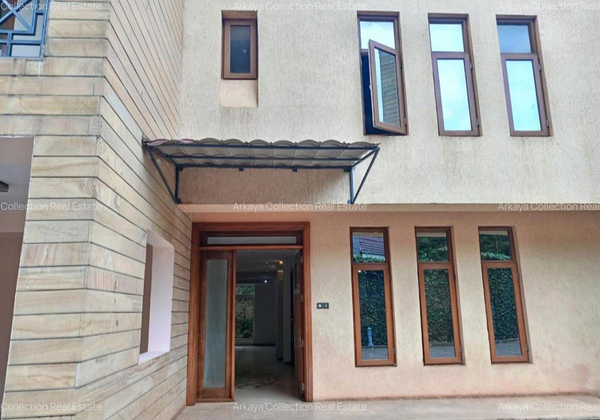 5 Bed Townhouse with En Suite in Lavington - 4