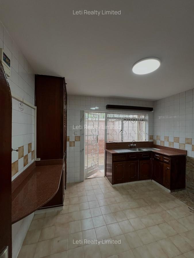4 Bed Townhouse with En Suite in Kilimani - 6