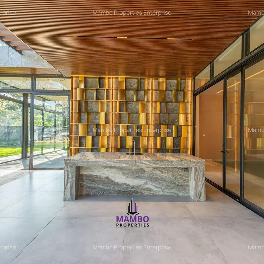 5 Bed House with En Suite at Saunders Close - 19