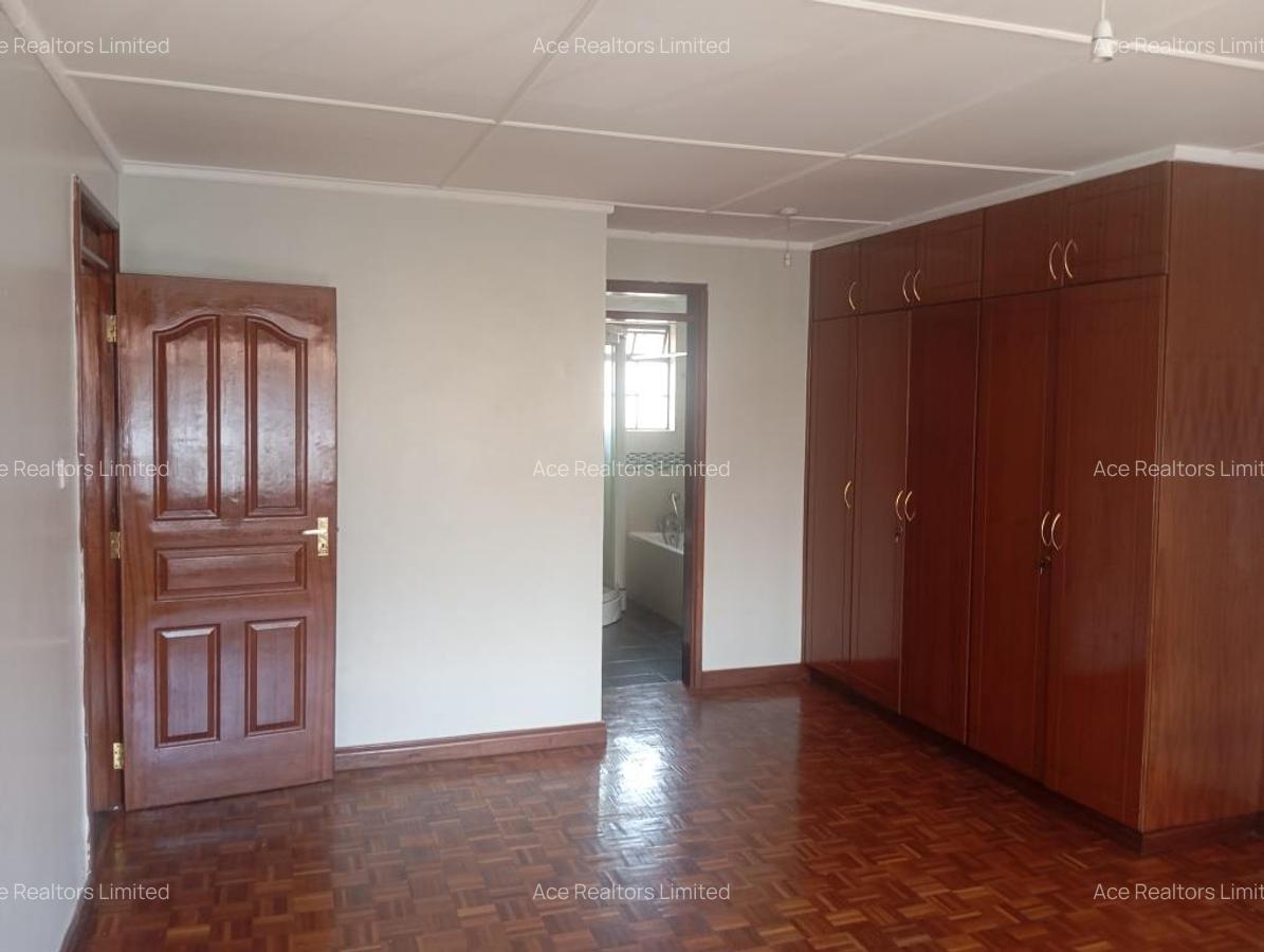 3 Bed Apartment with En Suite at Lavington - 7