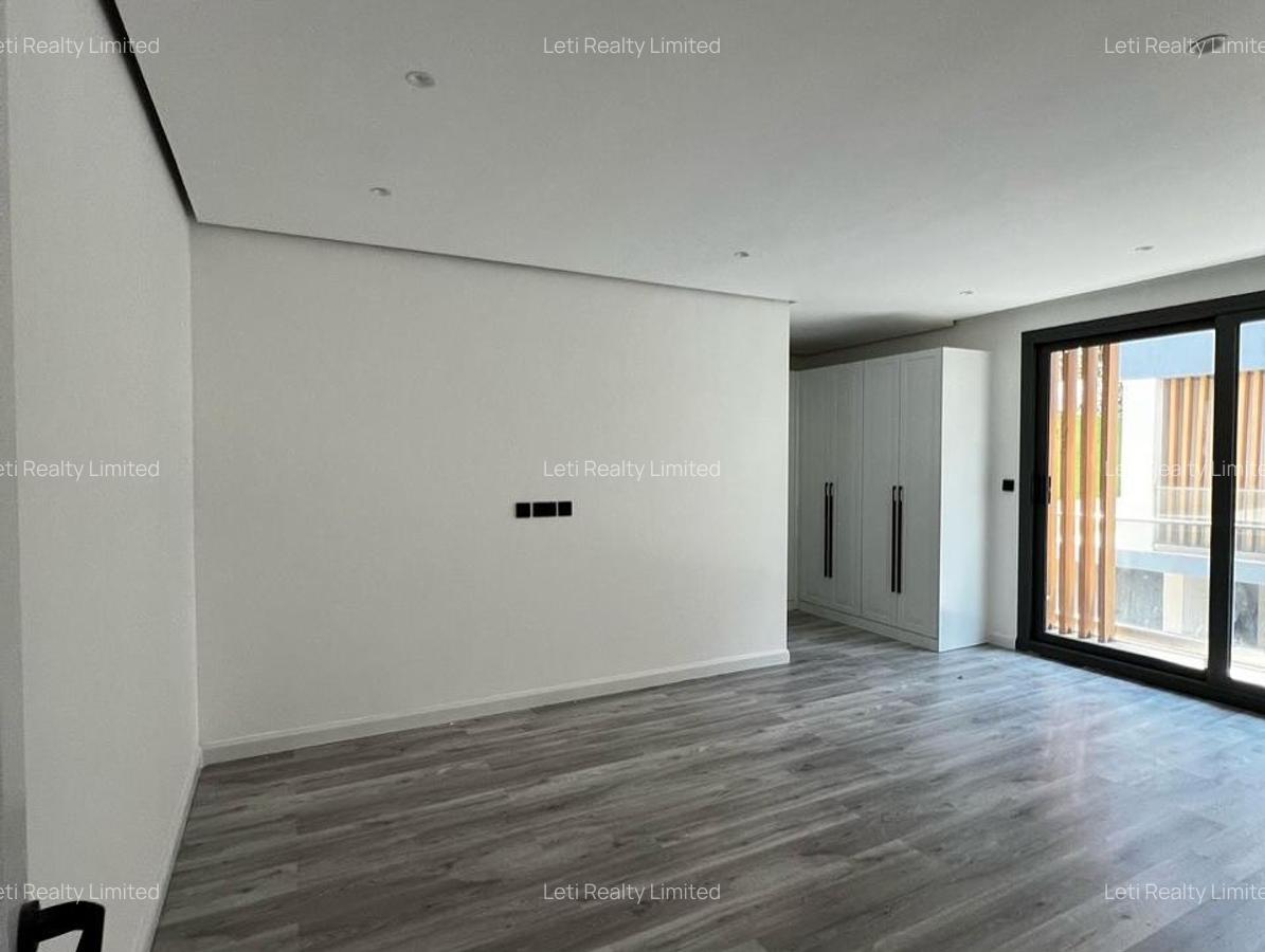 5 Bed Townhouse with En Suite in Lavington - 17