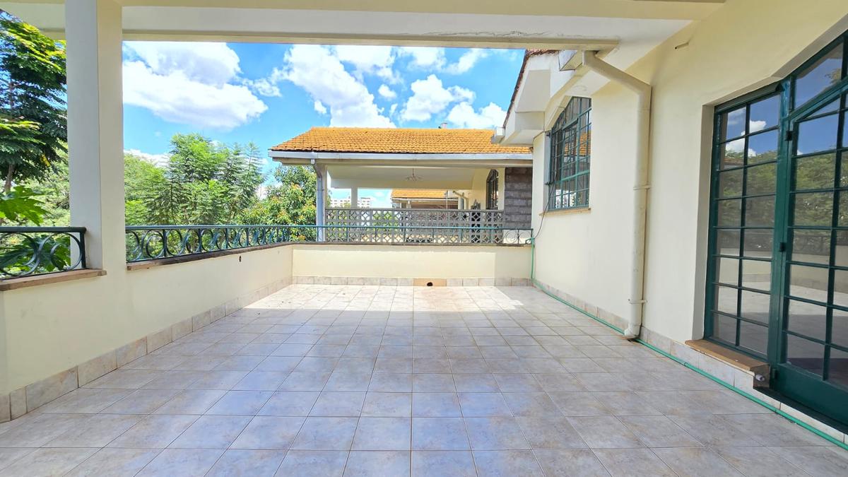 5 Bed House with En Suite in Spring Valley - 3