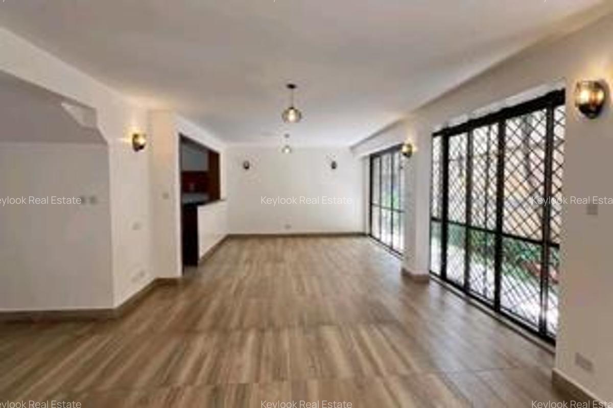 5 Bed Townhouse with En Suite at Lavington - 6