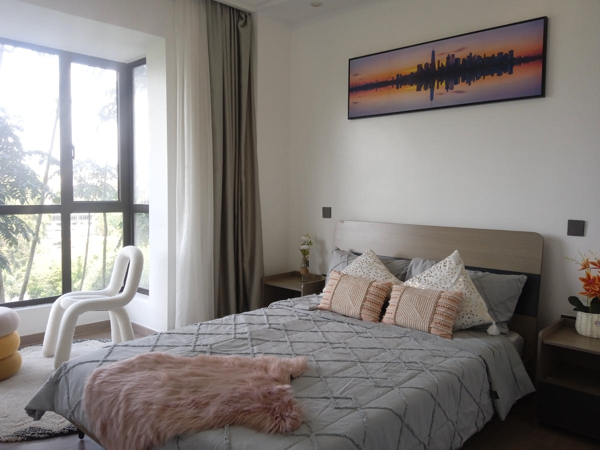 Serviced 3 Bed Apartment with En Suite at Riverside Drive - 10