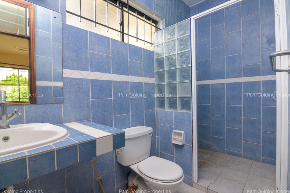 4 Bed Townhouse with Staff Quarters in Nyali Area - 11