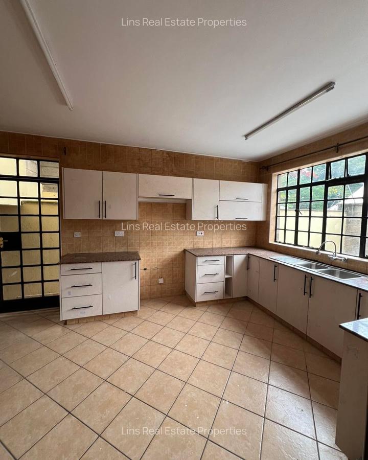 4 Bed Townhouse with En Suite in Lavington - 10