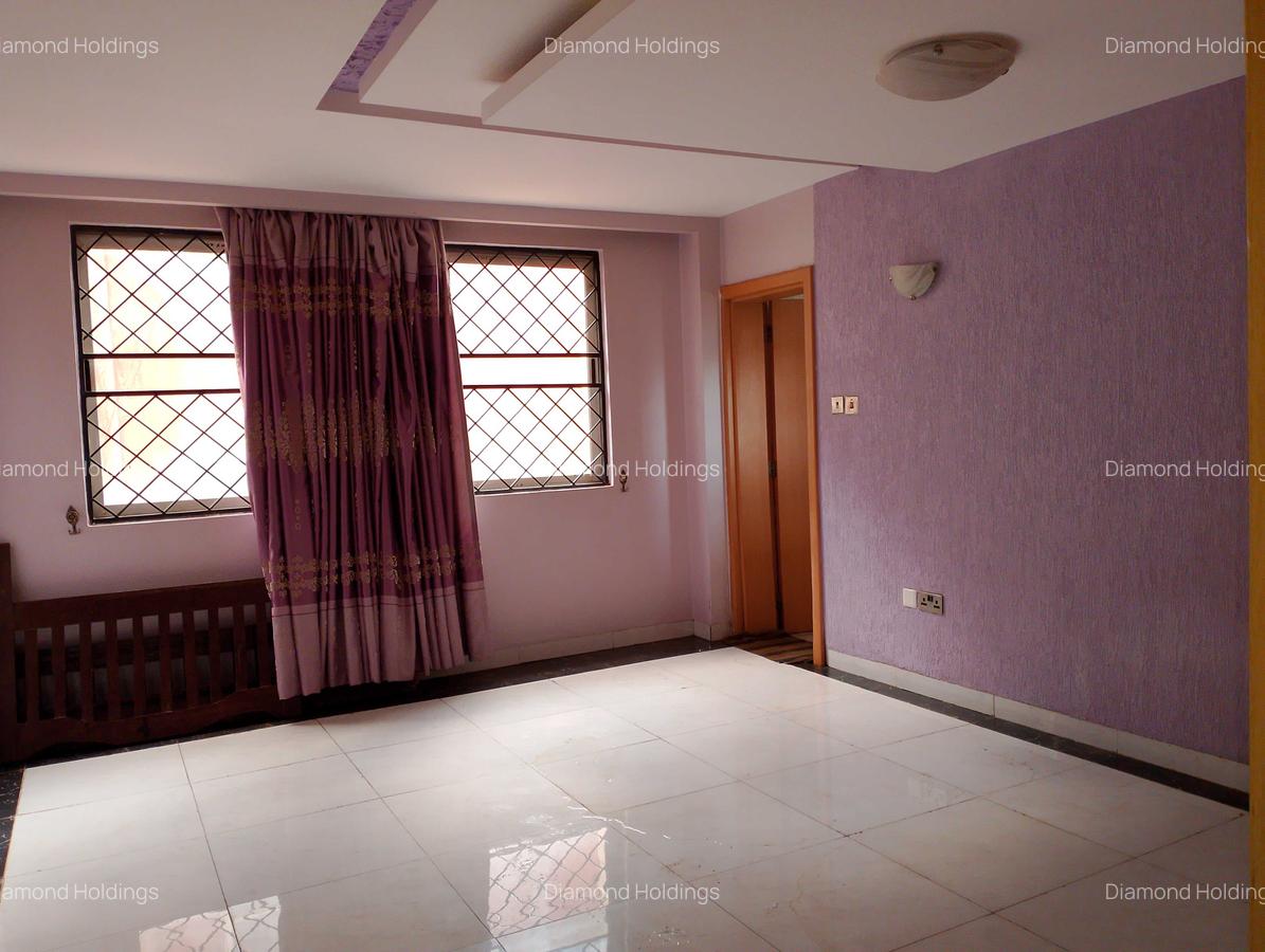 4 Bed Apartment with En Suite at Parklands - 9