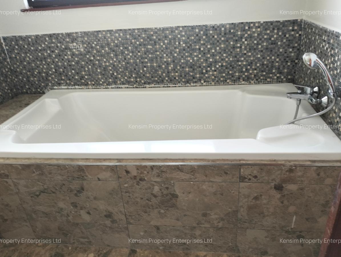 5 Bed Townhouse with En Suite in Lavington - 16