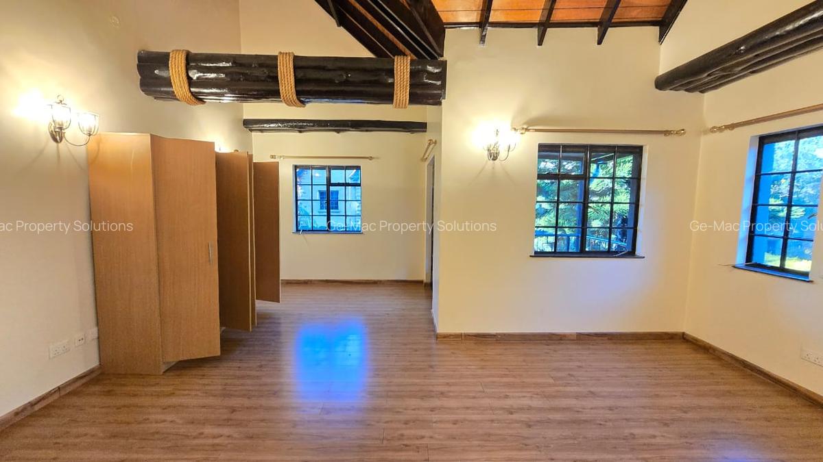 5 Bed Townhouse with En Suite at Othaya Rd - 12