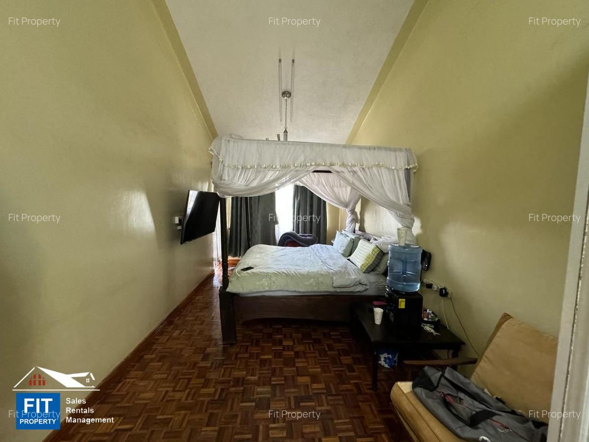 4 Bed House in Parklands - 10