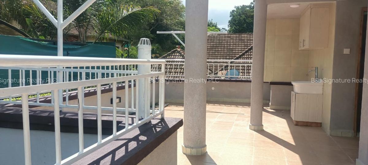 4 Bed Villa with En Suite in Spring Valley - 6