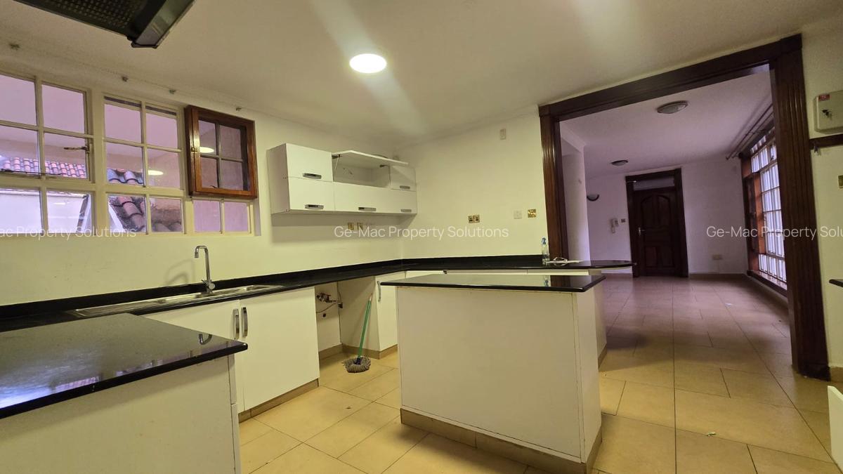 4 Bed Villa with En Suite in Kyuna - 10