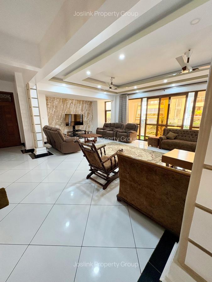 4 Bed Apartment with En Suite at Greenwood Drive - 6