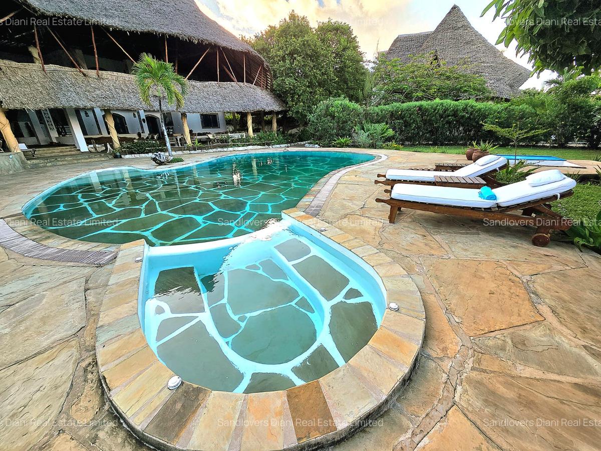 6 Bed Villa with En Suite in Diani - 4